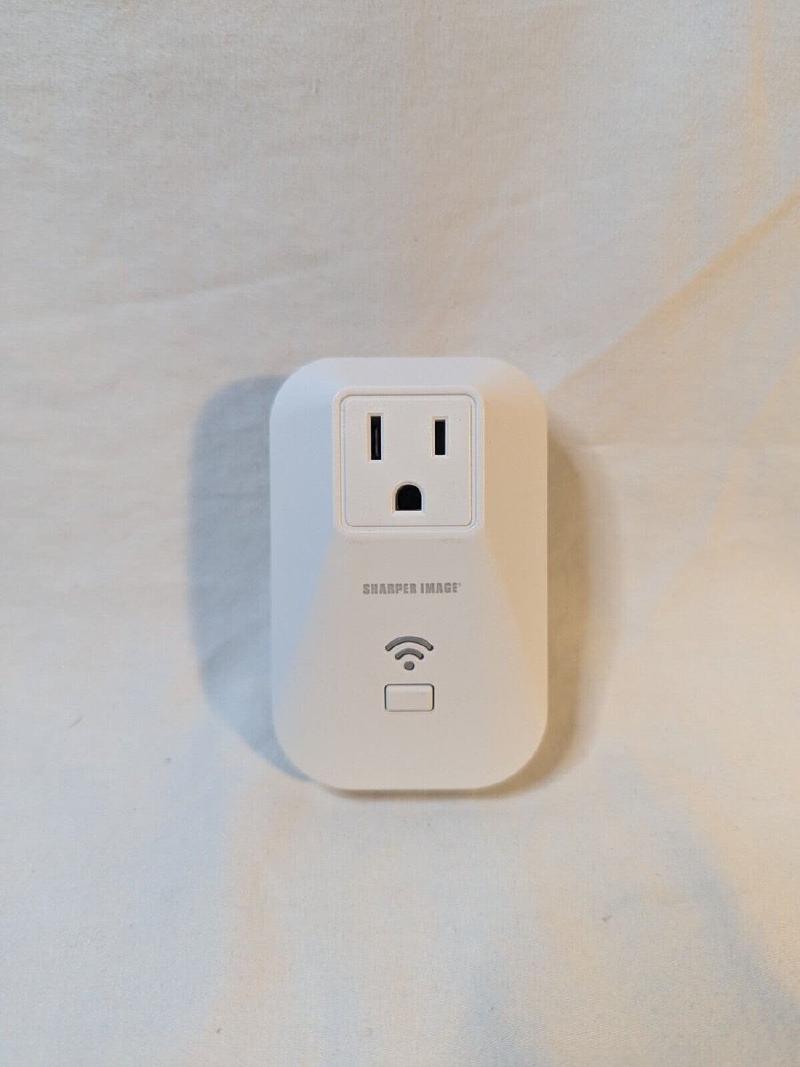 Sharper Image Smart Wifi Plug US Socket Model 70011 - plug-front.jpg